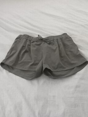 lululemon athletica Olive Elastic-Waist Athletic Shorts Size 8